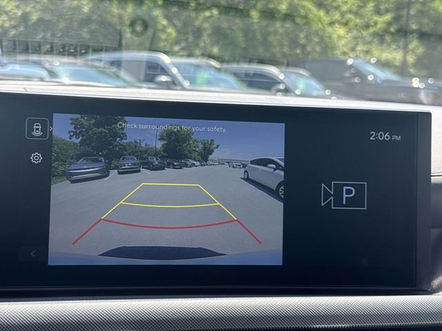 Used 2024 White Hyundai SEL image 17