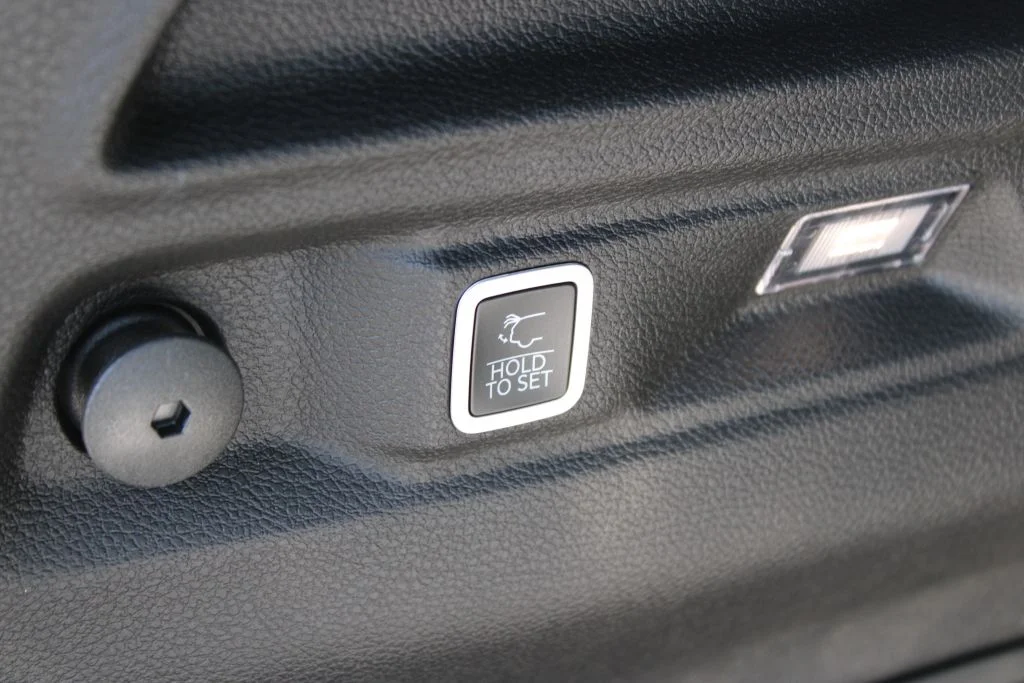 New 2026 Steel Blue Exterior Paint Jeep Limited Reserve image 9