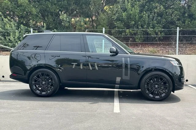 Used 2024 Black Land Rover SE image 6