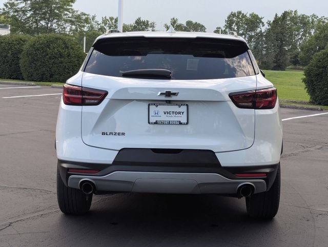 Used 2023 Summit White Chevrolet LT image 8