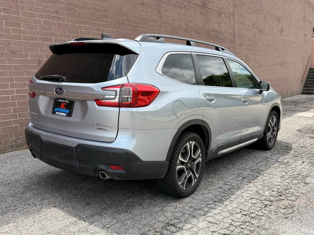 Used 2023 Ice Silver Metallic Subaru Limited image 5