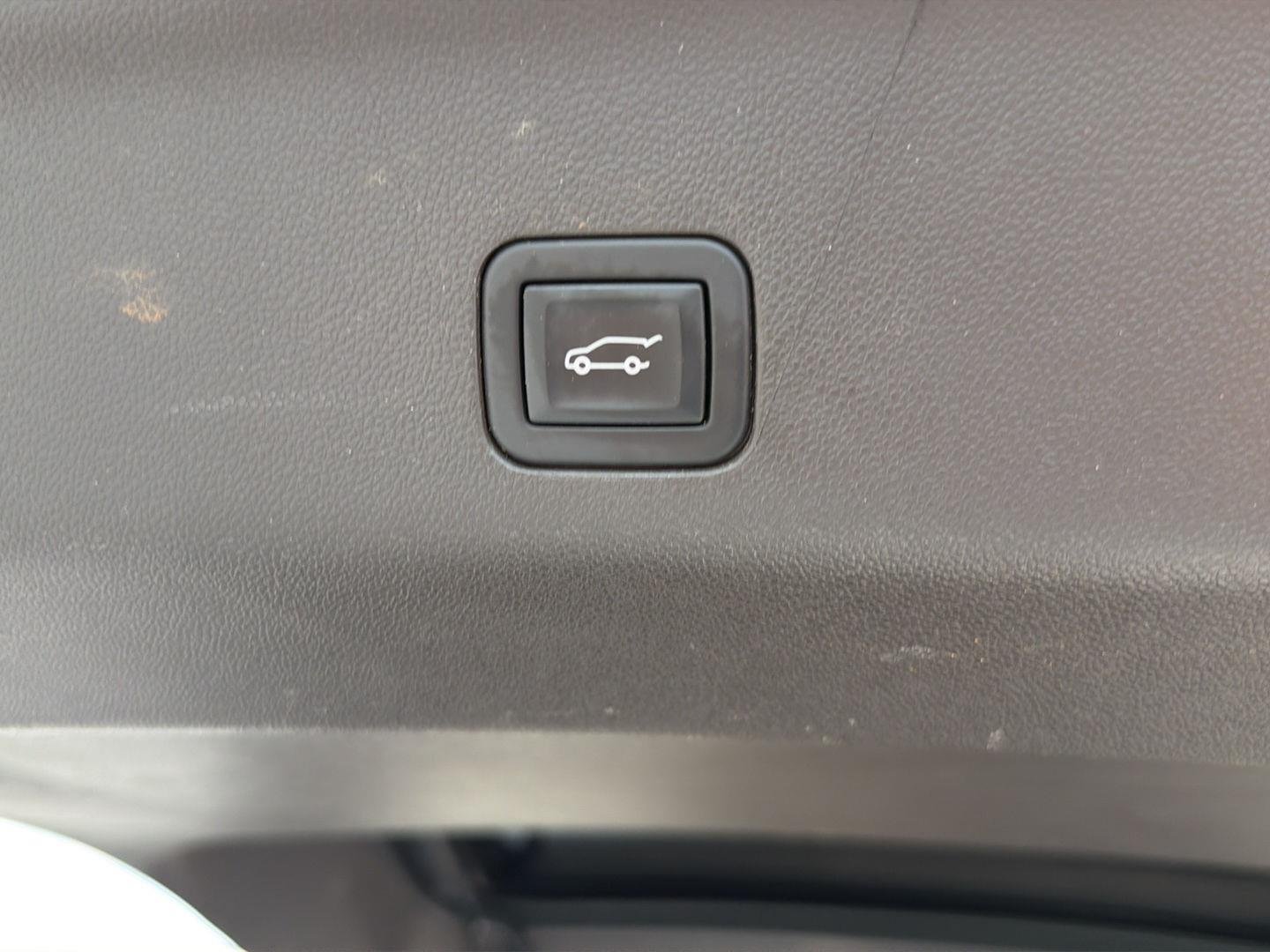 Used 2023 Summit White Chevrolet Z71 image 36