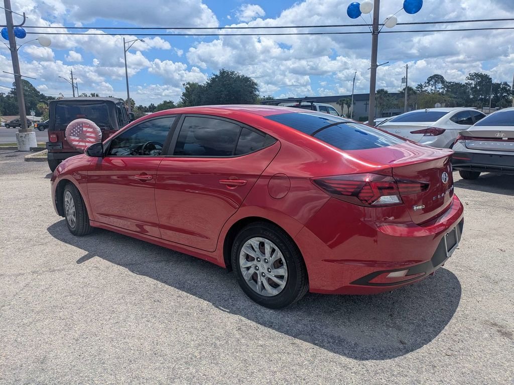 Used 2020 Red Hyundai SE image 5