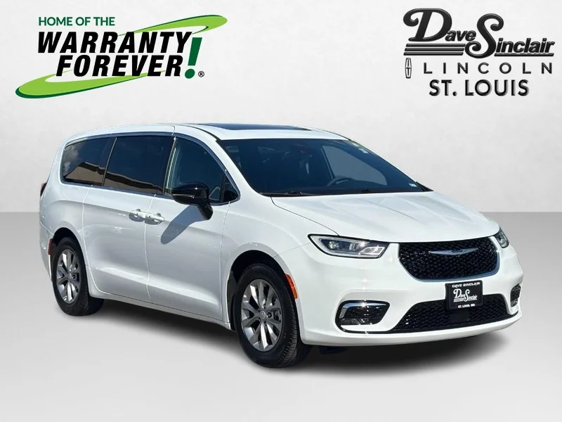 Used 2026 White Chrysler Limited image 1