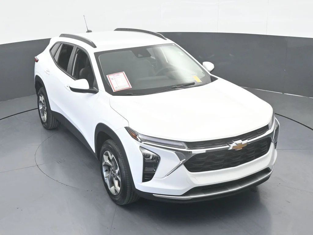 Used 2025 Summit White Chevrolet LT image 55