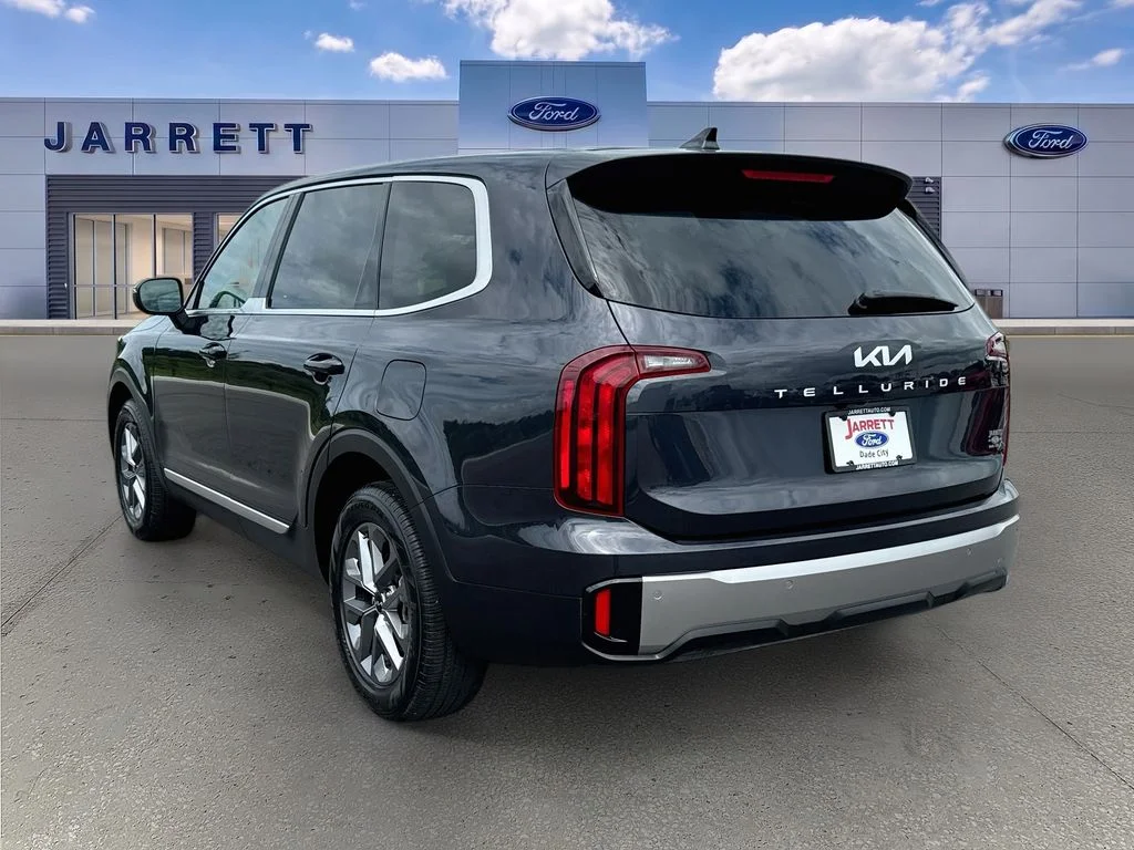 Certified Used 2025 Gray Kia LX image 5