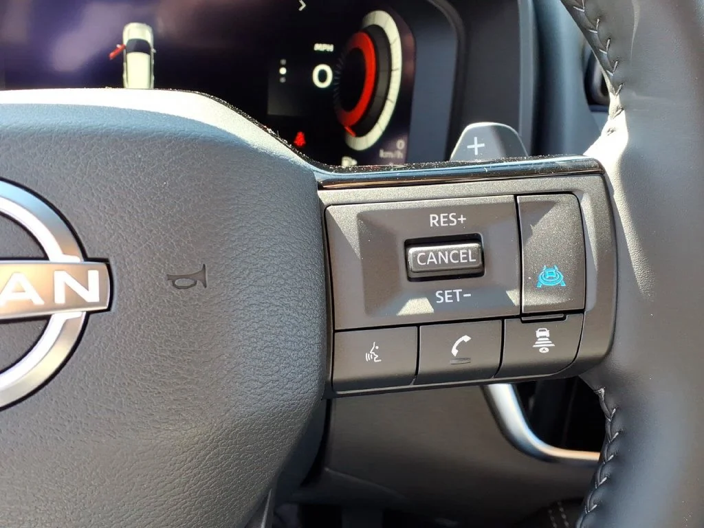 New 2026 Boulder Gray Pearl / Super Black Two-tone Nissan Platinum image 19