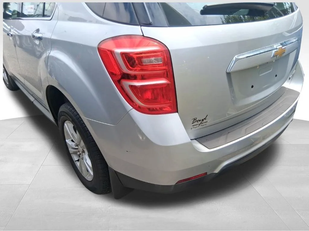 Used 2016 Silver Chevrolet LS image 7