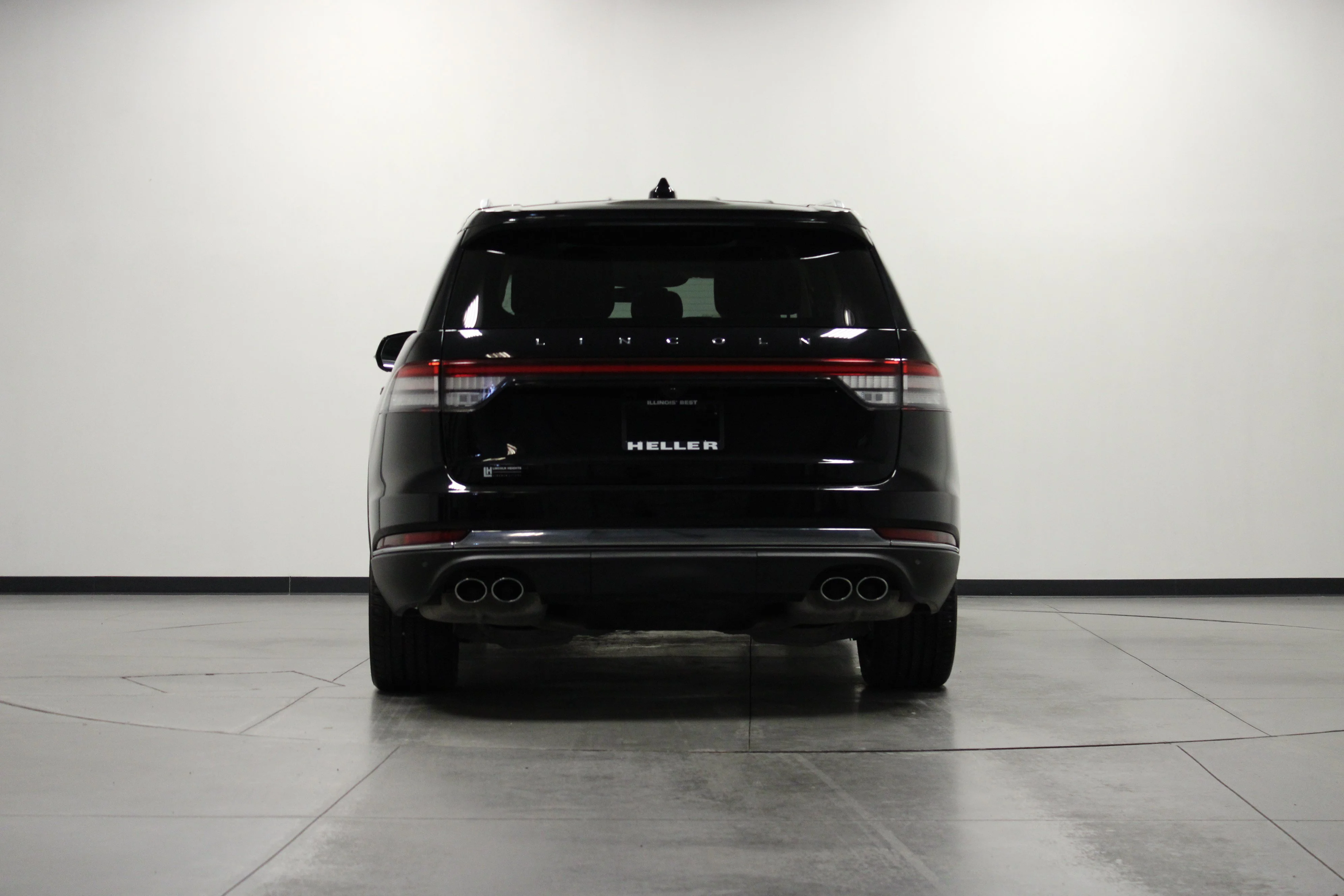 Used 2025 Infinite Black Metallic Clearcoat Lincoln Reserve image 5