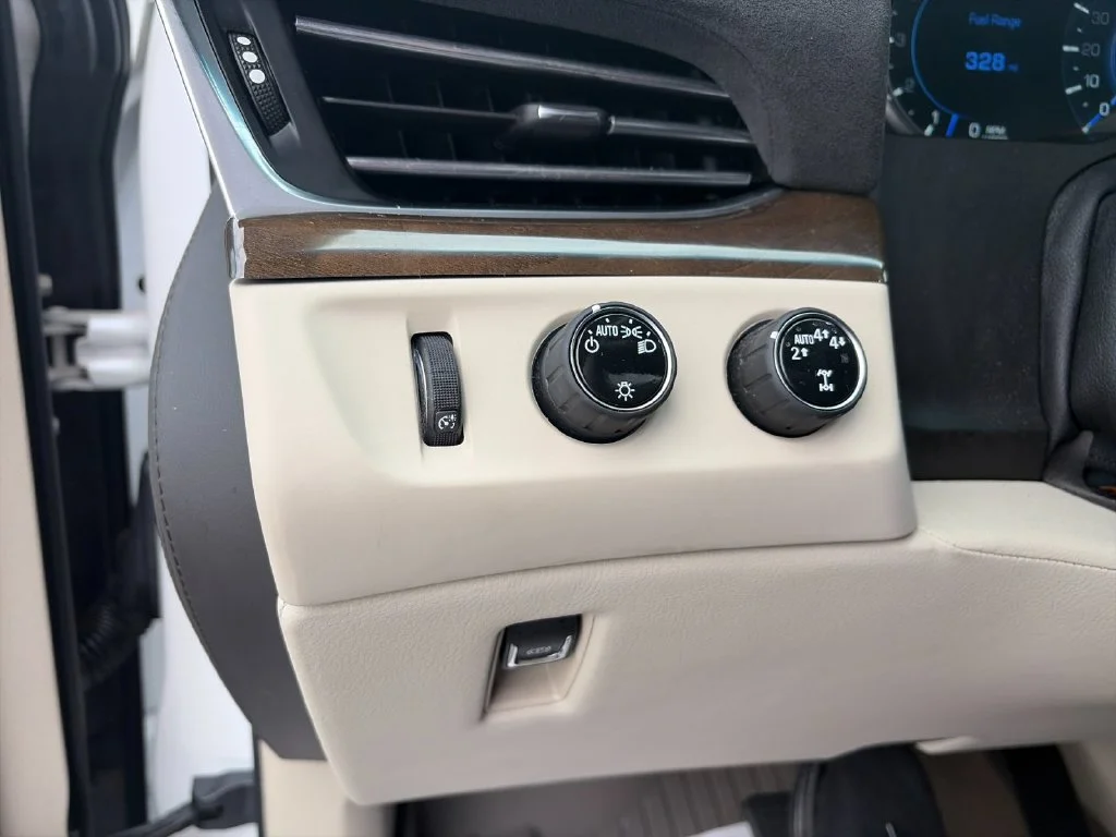 Used 2020 White Cadillac Premium Luxury image 35