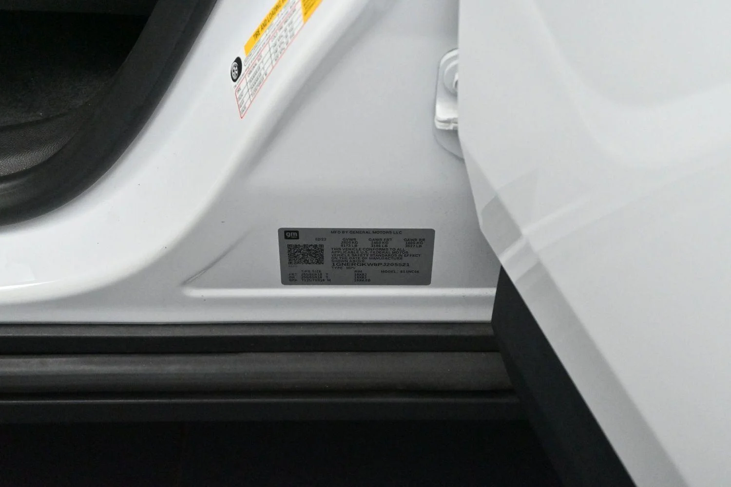 Used 2023 Summit White Chevrolet LT Cloth image 40