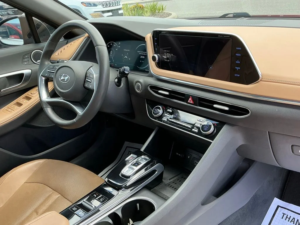 Used 2020 Red Hyundai Limited image 22