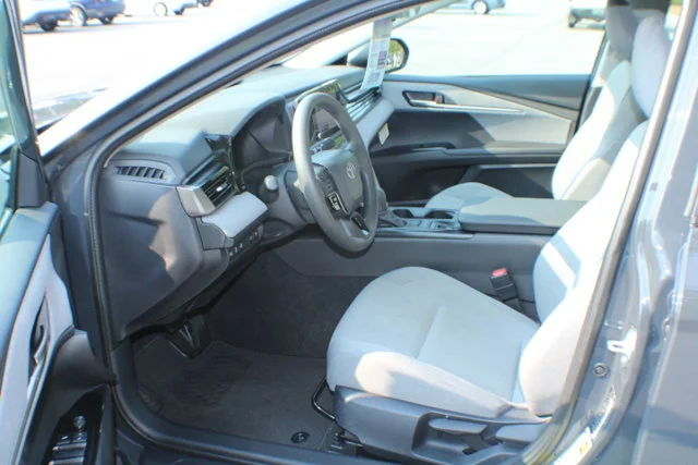 Used 2025 Underground Toyota LE image 13