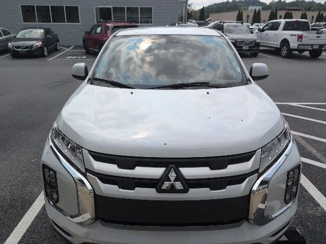 Used 2024  Mitsubishi 2.0 ES image 2