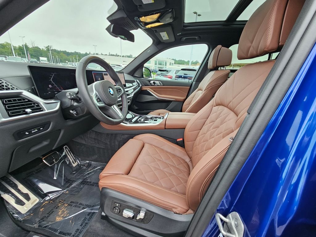 Used 2026 Marina Bay Blue Metallic BMW M60i image 16