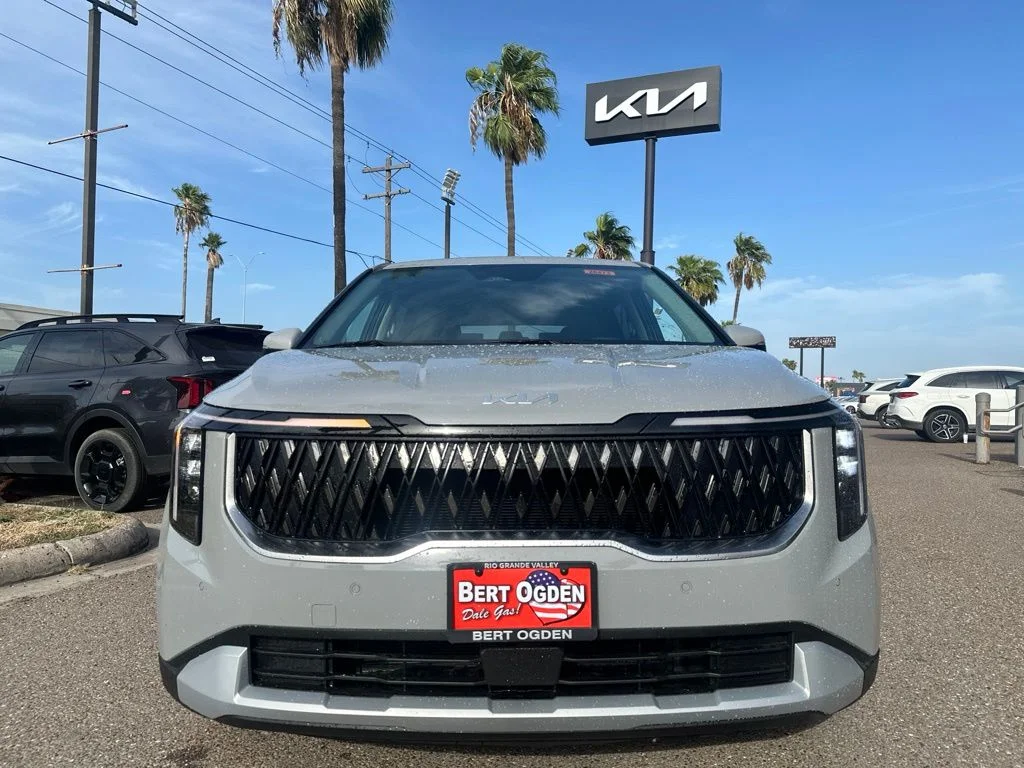 New 2027 White Kia LXS image 2