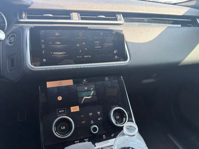 Used 2022 Black Land Rover R-Dynamic S image 9