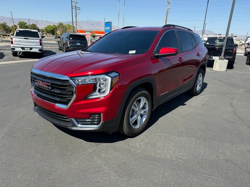 Used 2024 Volcanic Red Tintcoat GMC SLE image 7