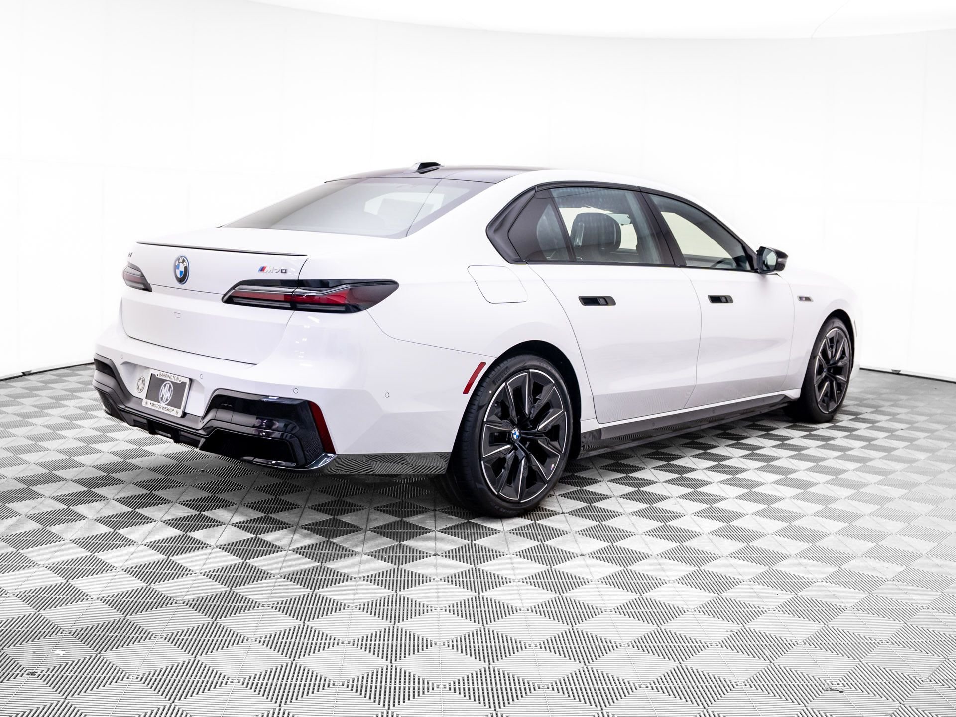 New 2026 Alpine White BMW M70 image 6