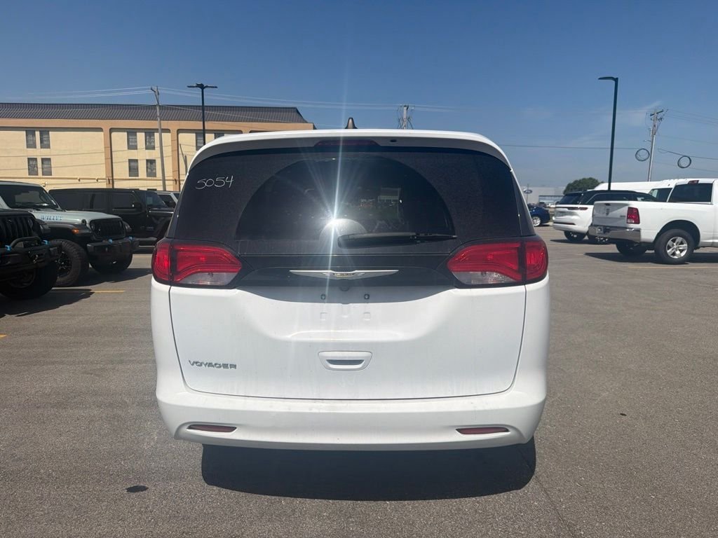 Used 2023 White Chrysler LX image 5
