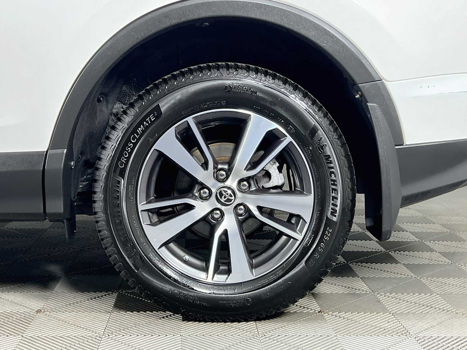 Used 2017 Super White Toyota XLE image 30