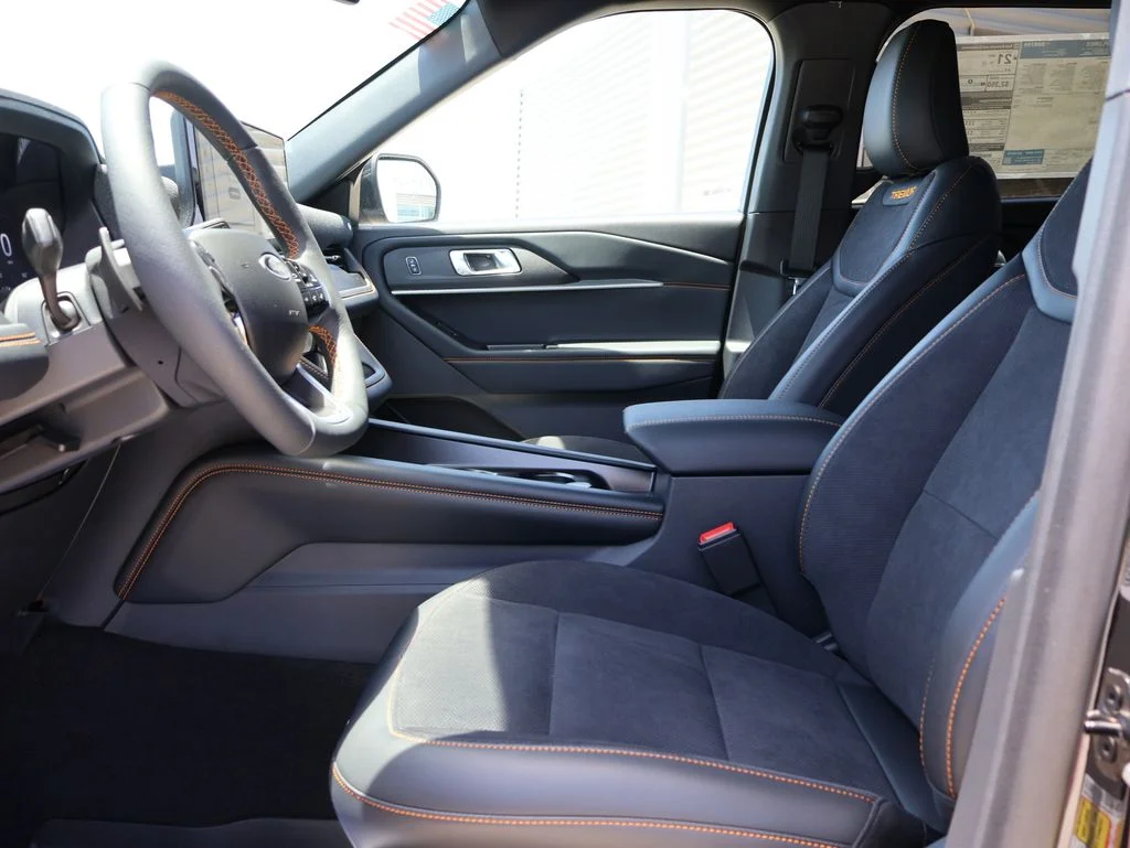 New 2026 Agate Black Metallic Ford Tremor® image 25