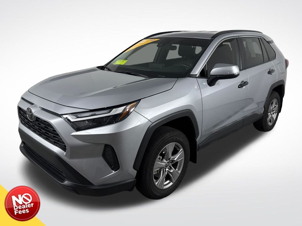 2025 Toyota RAV4 XLE - Photo 8