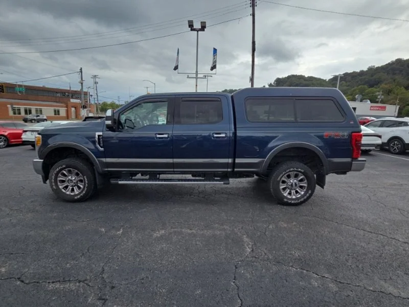 Used 2017  Ford Lariat image 4