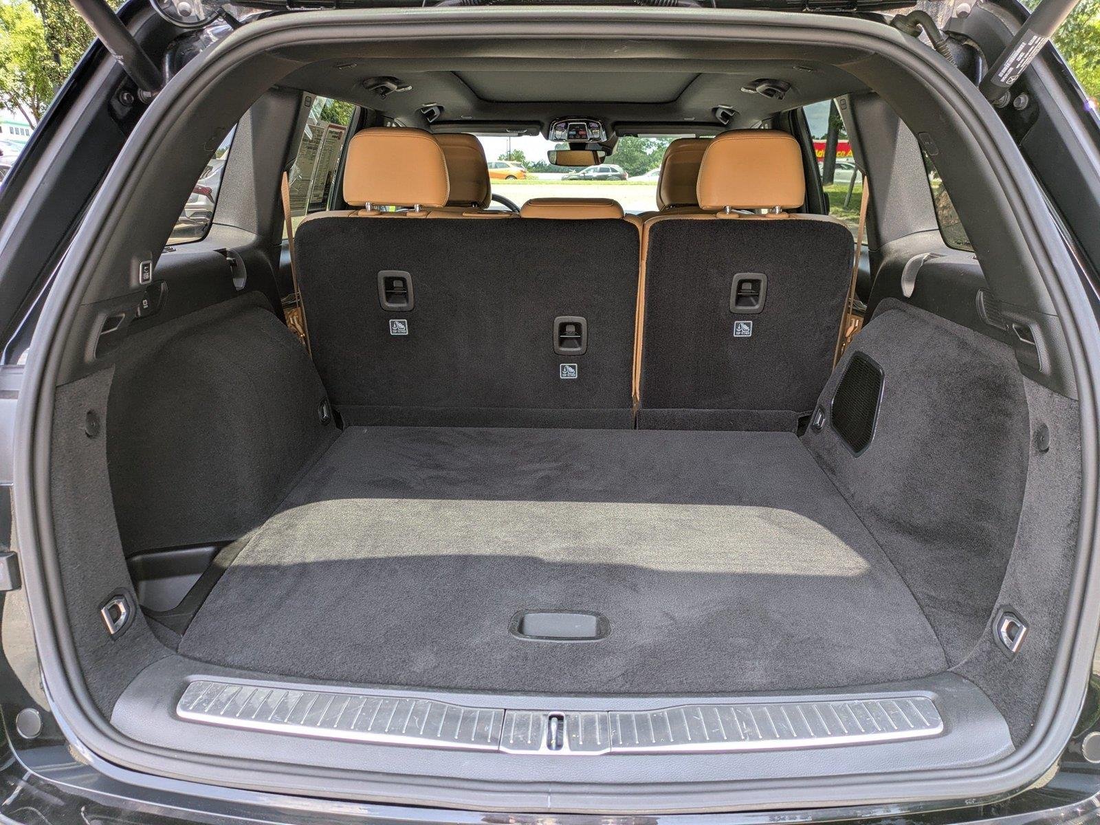 Used 2023 Diamond Black Crystal Pearlcoat Jeep Summit image 13