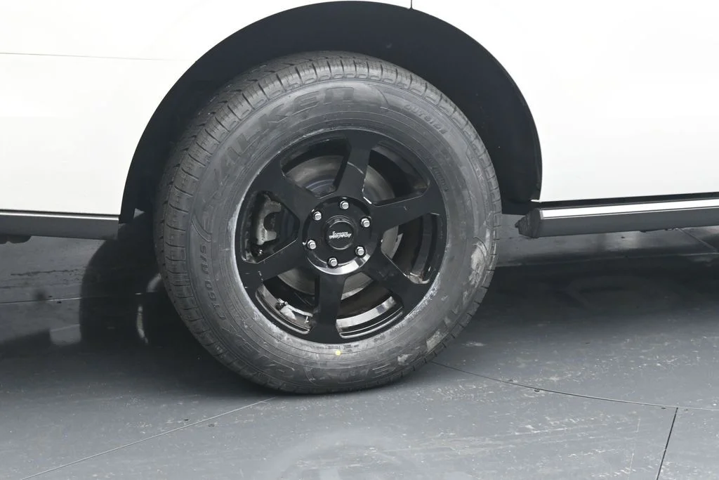 Used 2021 White Ford Limited image 10
