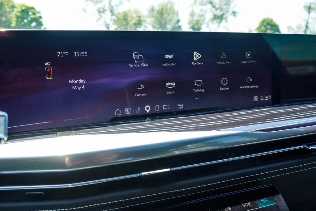 Used 2025 White Cadillac Sport image 26
