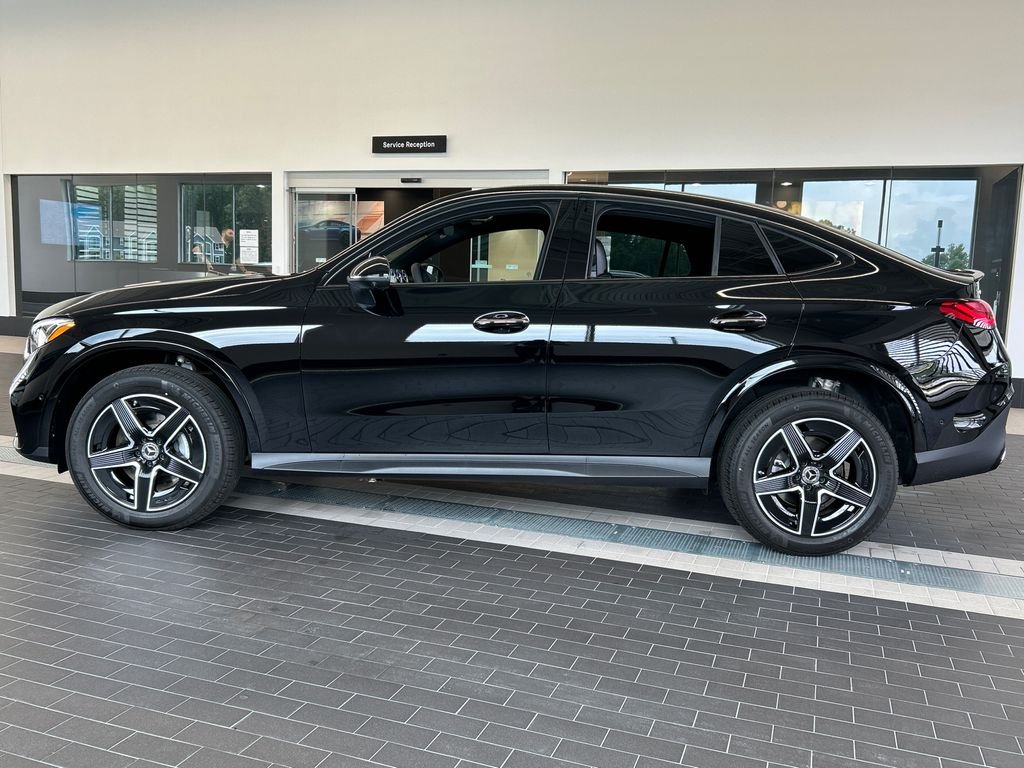 New 2027 Black Mercedes-Benz GLC 300 image 4