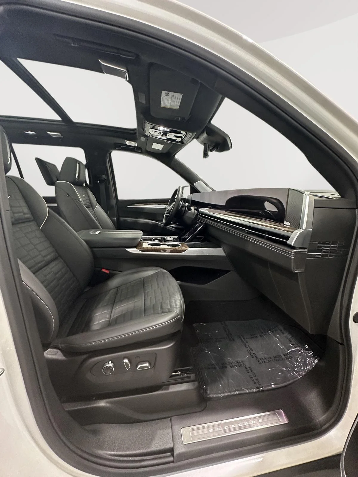 Used 2025 Crystal White Tricoat Cadillac Sport Platinum image 22
