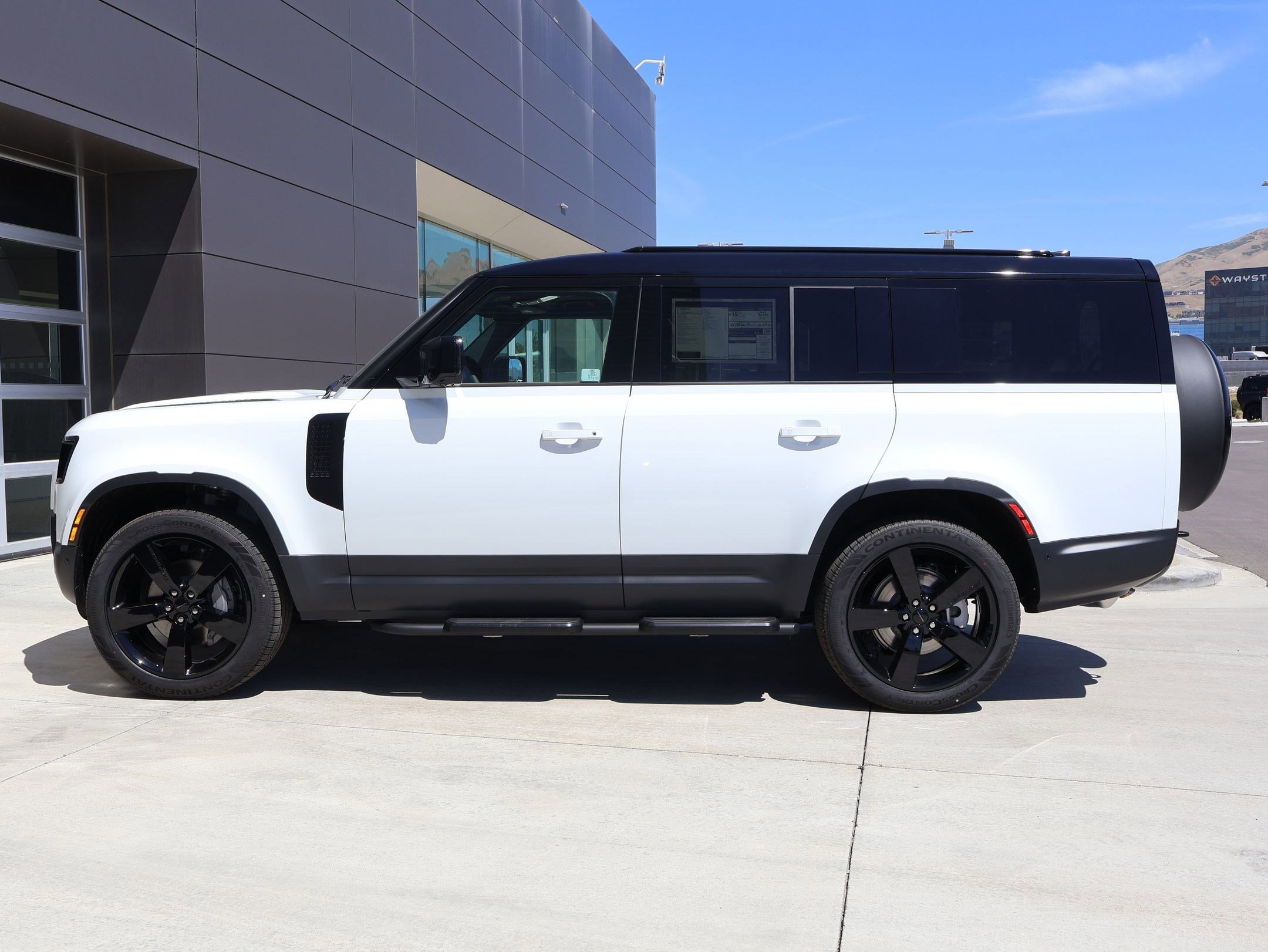 New 2026 Fuji White LAND ROVER P300 S image 9