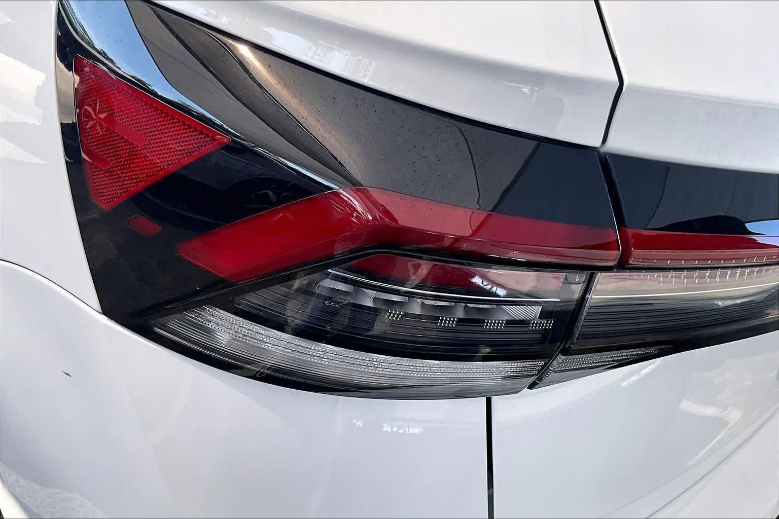 New 2027 Pure White exte Volkswagen SE image 14