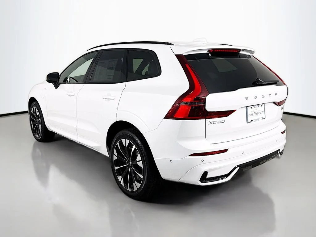 New 2026 Crystal White Volvo T8 Plus image 3
