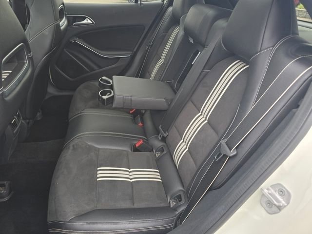 Used 2018 White Mercedes-Benz GLA 250 image 32