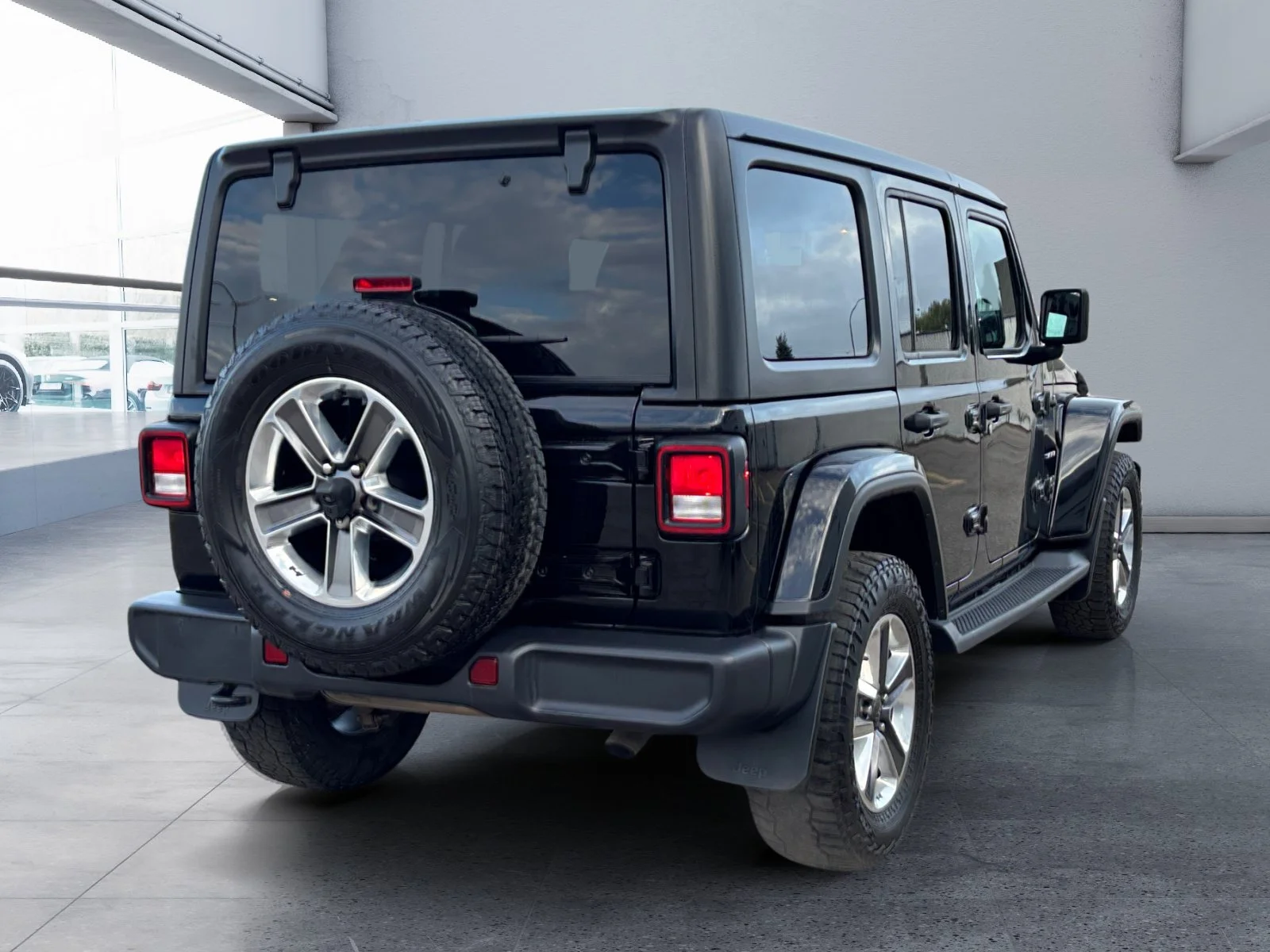 Used 2018 Black Jeep Sahara image 5