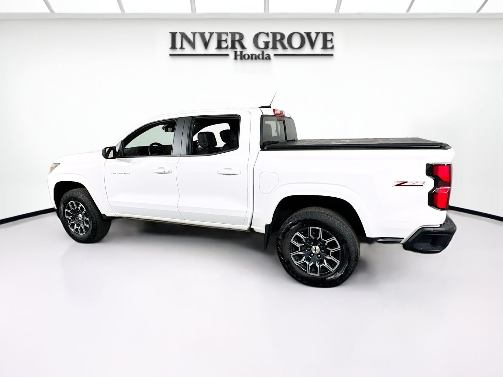 Used 2023 Summit White Chevrolet Z71 image 7