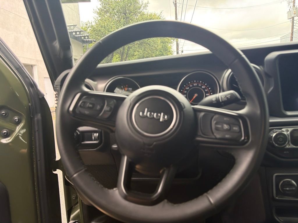 Used 2023 Green Jeep Sport S image 16
