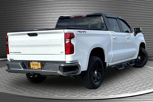 Used 2024 Summit White Chevrolet LT image 6