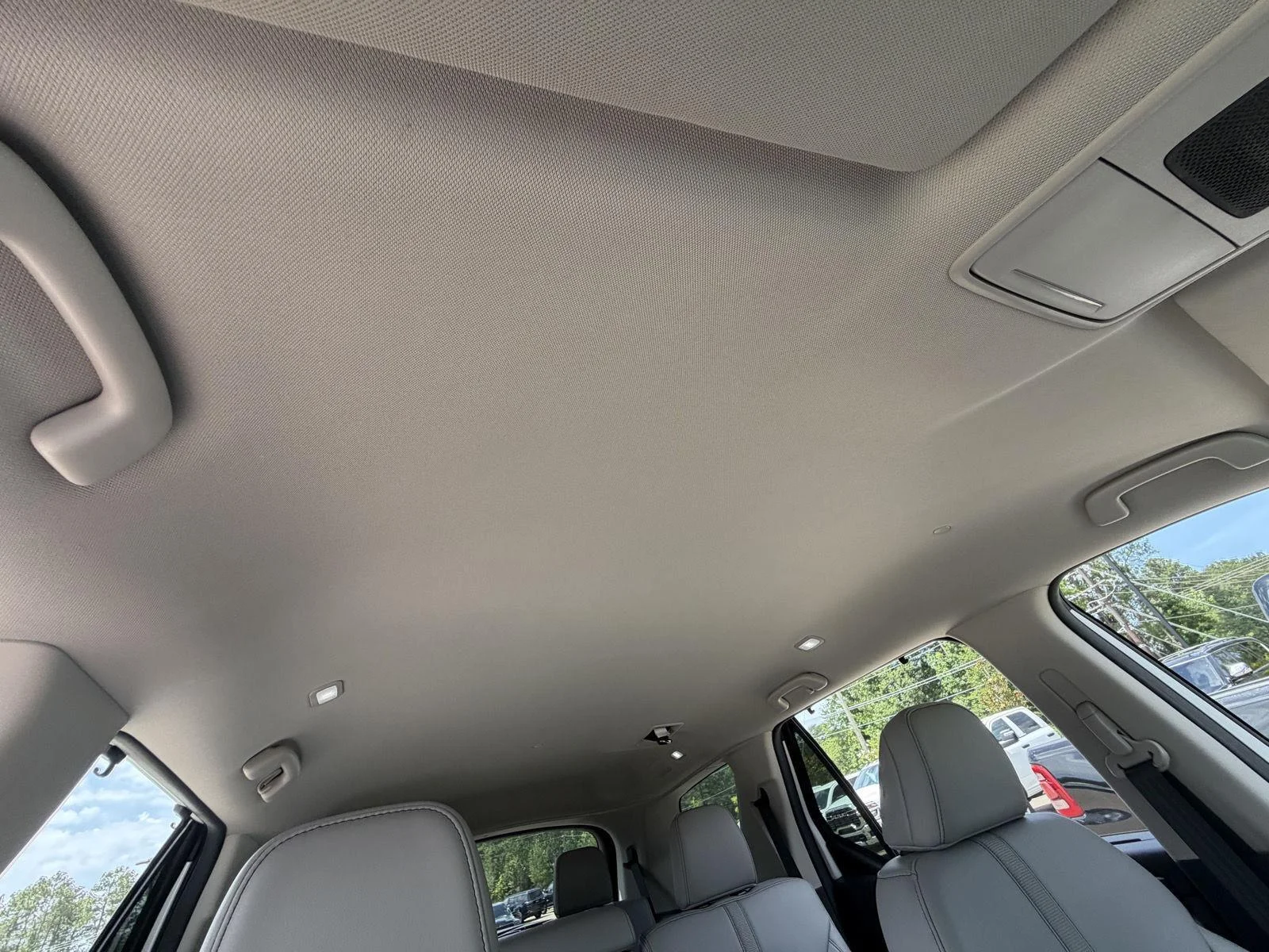 Used 2025 Platinum White Pearl Honda EX-L image 22