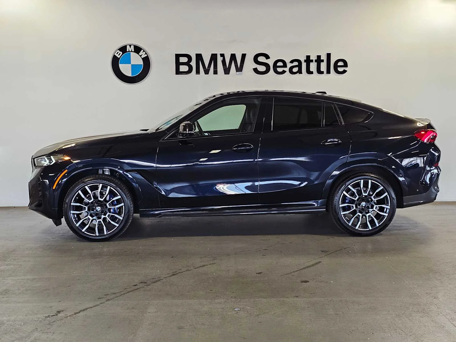 Used 2024 Carbon Black Metallic BMW xDrive40i image 3