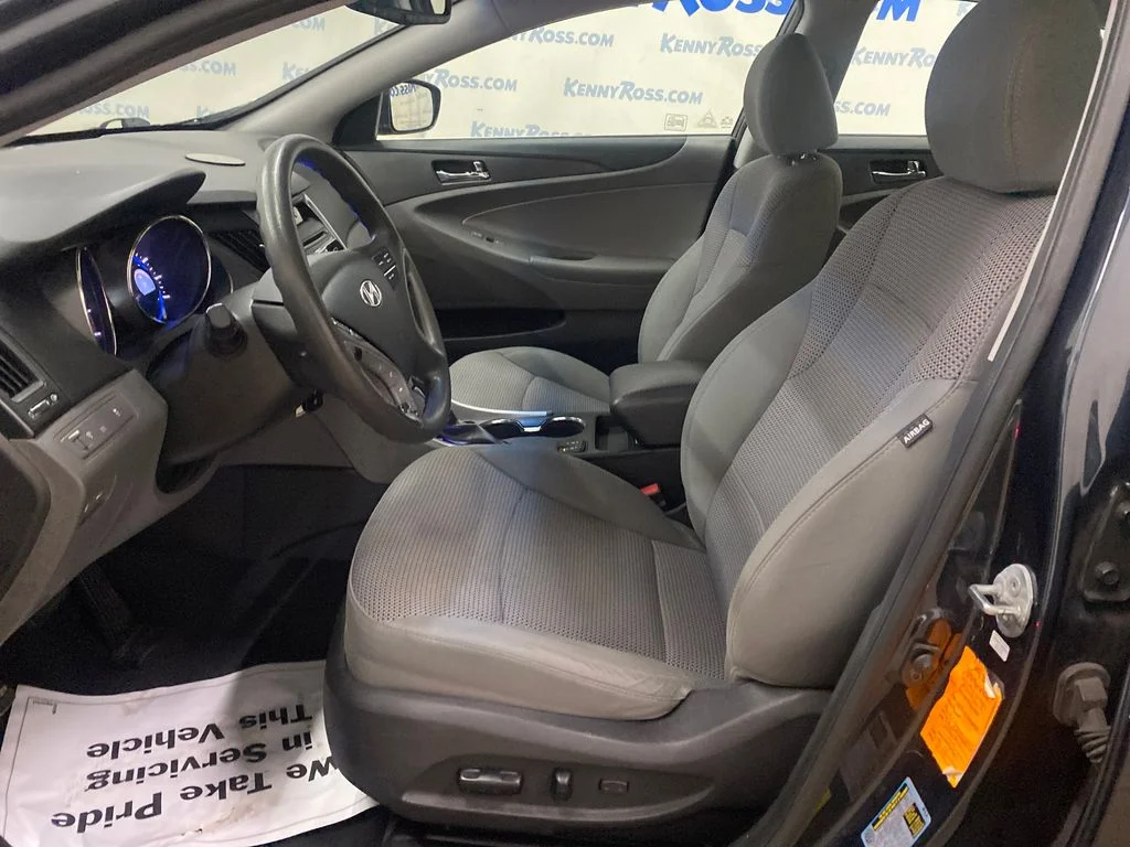 Used 2013 Blue Hyundai GLS image 8
