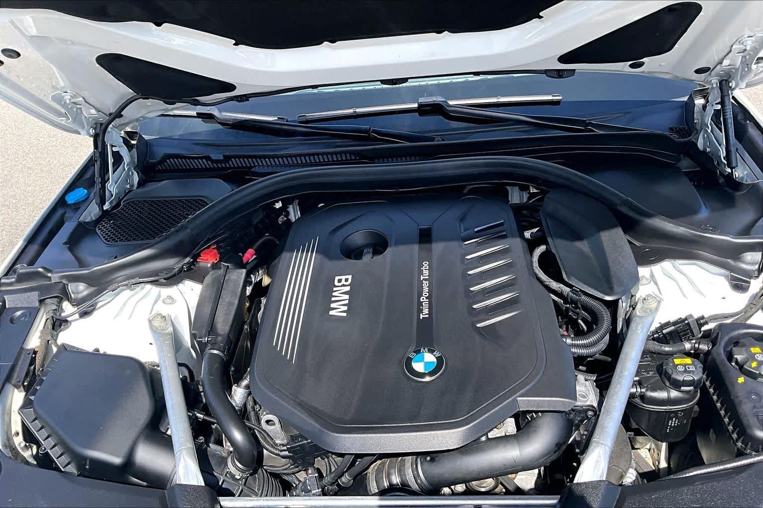 Used 2019 Alpine White BMW 540i xDrive image 29
