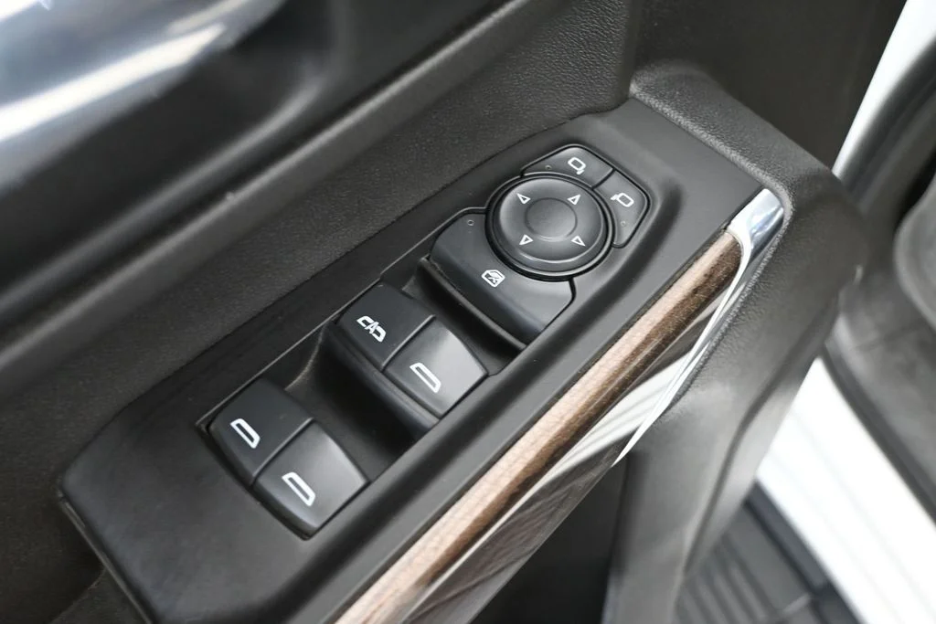 Used 2022  Chevrolet LT image 23