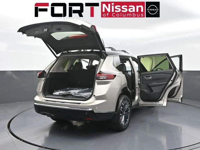 New 2026 Champagne Silver Metallic / Super Black Two-tone Nissan Platinum image 6