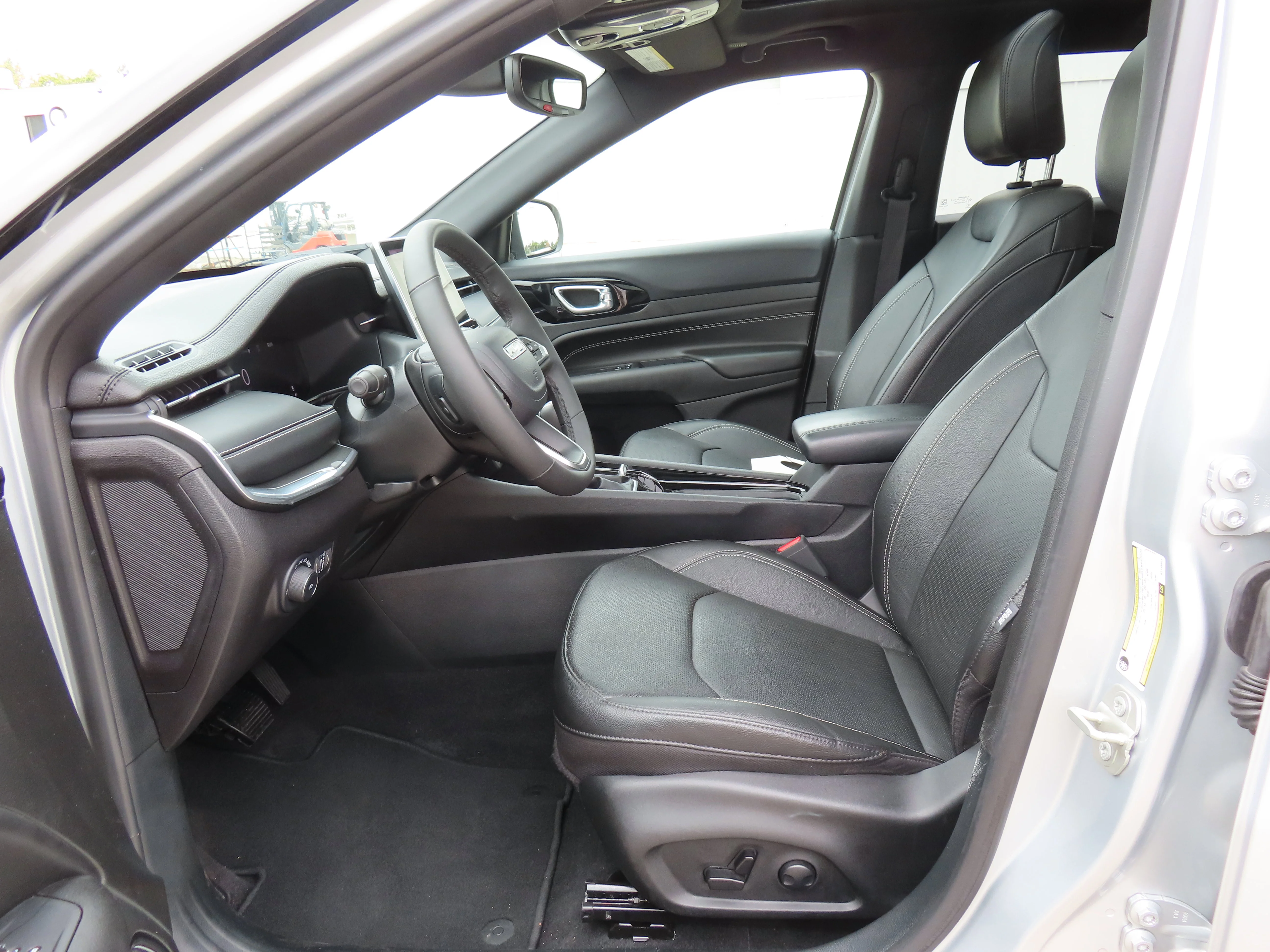 2024 Jeep Compass Limited - Photo 11