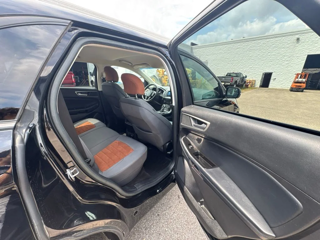 Used 2018 Shadow Black Ford SEL image 25