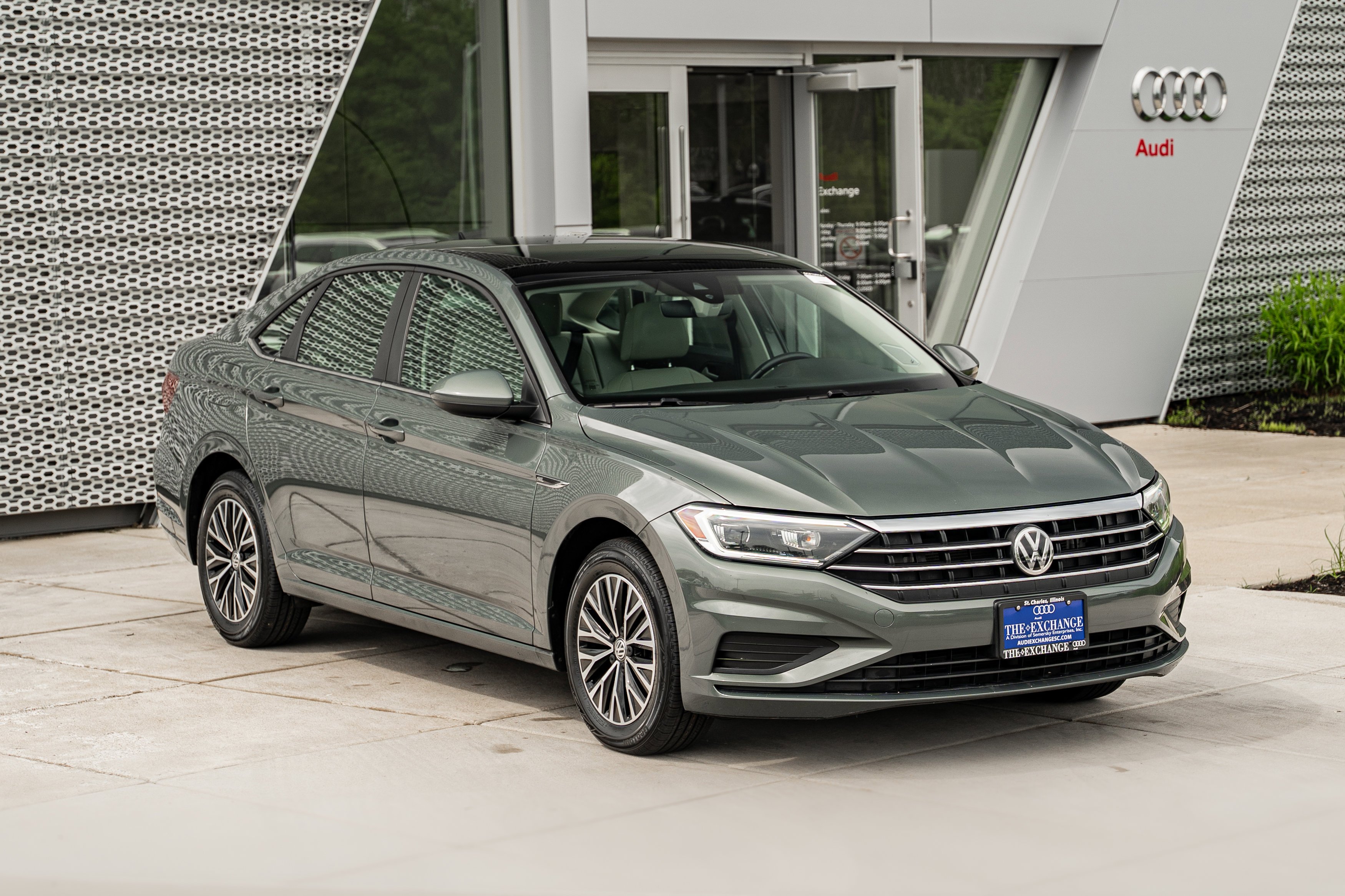 Used 2019 Sage Green Metallic Volkswagen SEL image 2